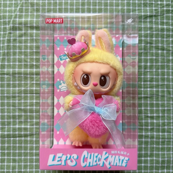 POPMART’s THE MONSTERS aka. LABUBU - Let's Checkmate Series-Vinyl Plush Keychain - Picture 1 of 7